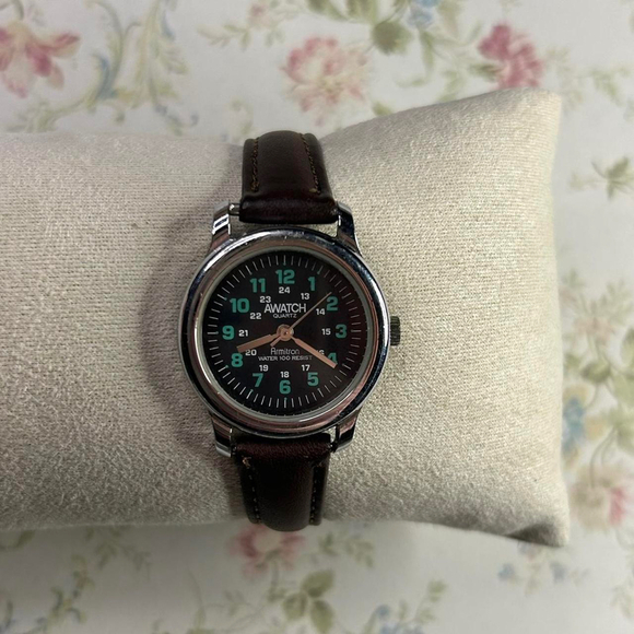 🐞Classic Dainty Leather Band Watch🐞 - Picture 6 of 8